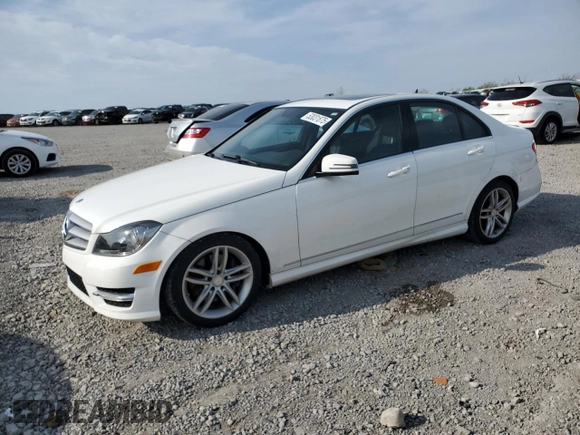 2013 Mercedes-Benz C 300 Sport z VIN WDDGF8AB8DR264537, wystawiony jako Copart lot #53031875 z przebiegiem 92 735 mil mil oraz Szkoda całkowita • Salvage title. Historia ofert i sprzedaży dostępna na DreamBid. Obrazek 1.