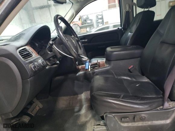 2009 Chevrolet Suburban LTZ with VIN 1GNFK36329J100932, listed as a Copart auction lot 41882915 with 215,926 mi miles and Non Repairable. Bid and sale history available at carsss.com. Image 7.