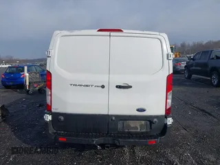 2019 Ford Transit z VIN 1FTYR2ZM6KKB81879, wystawiony jako IAAI lot #41485213 z przebiegiem 153 036 mil mil oraz . Historia ofert i sprzedaży dostępna na DreamBid. Obrazek 16.