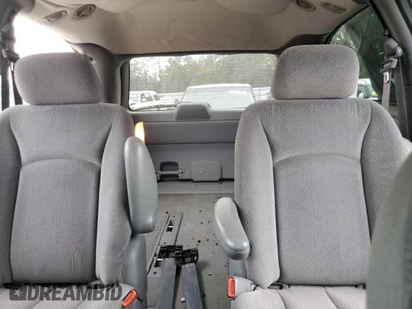 2005 Dodge Caravan with VIN 1D4GP24RX5B110826, listed as a Copart auction lot 82460834 with 157,308 mi miles and Salvage Title. Bid and sale history available at carsss.com. Image 10.