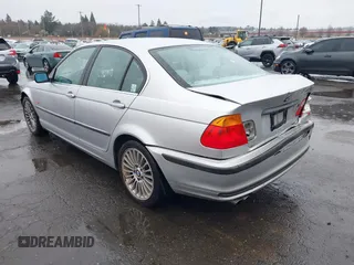 2001 BMW 3 Series 330i with VIN WBAAV53441FJ64705, listed as a IAAI auction lot 41632831 with 211,862 mi miles. Bid and sale history available at carsss.com. Image 3.
