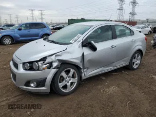 2015 Chevrolet Sonic LTZ z VIN 1G1JE5SB2F4208778, wystawiony jako Copart lot #53811835 z przebiegiem 97 093 mil mil oraz Szkoda całkowita • Salvage title. Historia ofert i sprzedaży dostępna na DreamBid. Obrazek 1.