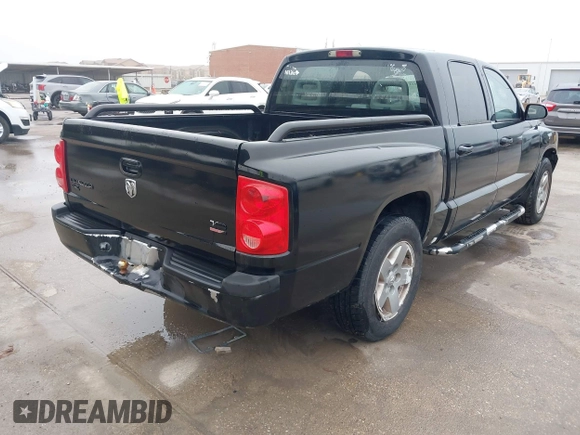 2005 Dodge Dakota SLT z VIN 1D7HE48N05S304121, wystawiony jako IAAI lot #42165773 z przebiegiem 192 886 mil mil oraz . Historia ofert i sprzedaży dostępna na DreamBid. Obrazek 4.