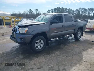 2015 Toyota Tacoma PreRunner z VIN 5TFJX4GN9FX039498, wystawiony jako IAAI lot #41487344 z przebiegiem 135 061 mil mil oraz . Historia ofert i sprzedaży dostępna na DreamBid. Obrazek 17.