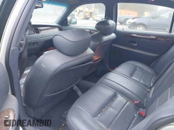 2001 Lincoln Town Car Executive with VIN 1LNHM81W91Y684733, listed as a IAAI auction lot 41949151 with 136,356 mi miles and . Bid and sale history available at DreamBid. Image 8.