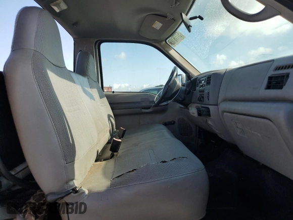 2001 Ford F-250 XL with VIN 1FTNF21L11EC49565, listed as a Copart auction lot 57776185 with 110,842 mi miles and Salvage title. Bid and sale history available at DreamBid. Image 10.