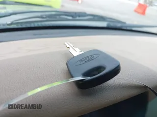 2000 Ford Explorer z VIN 1FMZU85P9YUB30553, wystawiony jako IAAI lot #42503777 z przebiegiem 209 062 mil mil oraz . Historia ofert i sprzedaży dostępna na DreamBid. Obrazek 11.