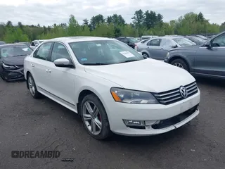 2015 Volkswagen Passat SE z VIN 1VWBT7A38FC062252, wystawiony jako IAAI lot #42206024 z przebiegiem 172 808 mil mil oraz . Historia ofert i sprzedaży dostępna na DreamBid. Obrazek 1.