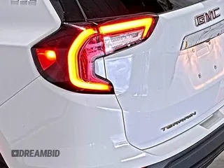 2022 GMC Terrain SLE z VIN 3GKALMEV9NL212210, wystawiony jako IAAI lot #42569102 z przebiegiem 71 097 mil mil oraz . Historia ofert i sprzedaży dostępna na DreamBid. Obrazek 24.