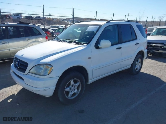 2000 Mercedes-Benz M-Class with VIN 4JGAB54E9YA165824, listed as a IAAI auction lot 41587899 with NaN miles. Bid and sale history available at carsss.com. Image 2.