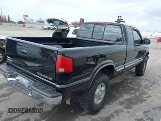 2001 Chevrolet S-10 LS with VIN 1GCDT19W51K140881, listed as a IAAI auction lot 42114214 with 347,913 mi miles and . Bid and sale history available at DreamBid. Image 4.