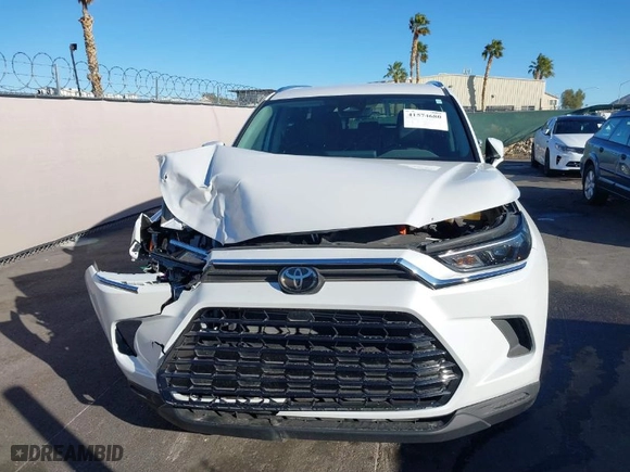 2024 Toyota Grand Highlander Hybrid XLE with VIN 5TDACAB55RS026565, listed as a IAAI auction lot 41574680 with 31,804 mi miles. Bid and sale history available at carsss.com. Image 6.