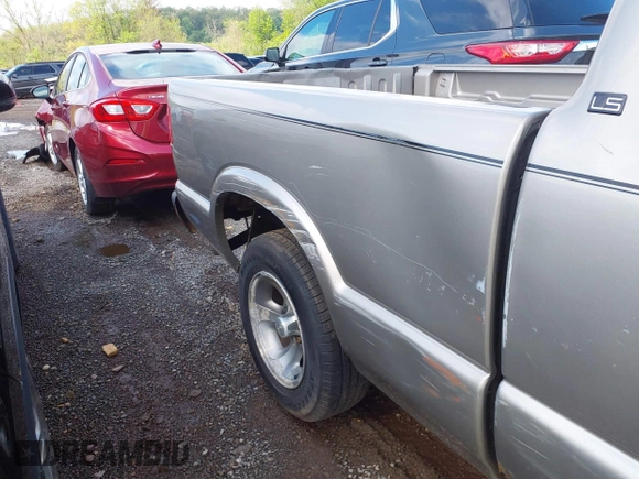 2003 Chevrolet S-10 with VIN 1GCCS19H438100436, listed as a IAAI auction lot 41891848 with 117,907 mi miles and . Bid and sale history available at DreamBid. Image 18.