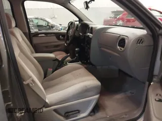 2008 GMC Envoy SLT z VIN 1GKDT13S082134197, wystawiony jako IAAI lot #41936678 z przebiegiem 140 524 mil mil oraz . Historia ofert i sprzedaży dostępna na DreamBid. Obrazek 5.