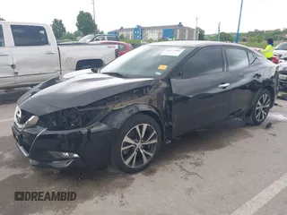 2017 Nissan Maxima Platinum z VIN 1N4AA6AP4HC403592, wystawiony jako IAAI lot #42177002 z przebiegiem 112 105 mil mil oraz . Historia ofert i sprzedaży dostępna na DreamBid. Obrazek 2.