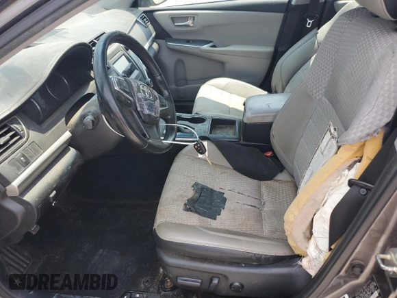 2015 Toyota Camry XLE z VIN 4T1BF1FK4FU039015, wystawiony jako Copart lot #59293295 z przebiegiem 130 335 mil mil oraz Szkoda całkowita • Salvage title. Historia ofert i sprzedaży dostępna na DreamBid. Obrazek 7.