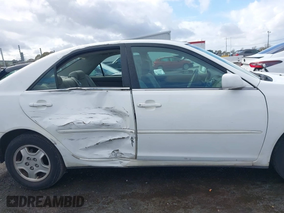 2002 Toyota Camry XLE z VIN 4T1BF30KX2U035422, wystawiony jako IAAI lot #41762363 z przebiegiem 220 465 mil mil oraz . Historia ofert i sprzedaży dostępna na DreamBid. Obrazek 13.