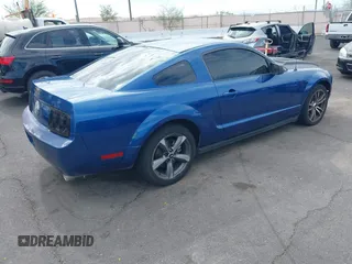 2007 Ford Mustang Deluxe z VIN 1ZVFT80N975241366, wystawiony jako IAAI lot #42408850 z przebiegiem 193 336 mil mil oraz . Historia ofert i sprzedaży dostępna na DreamBid. Obrazek 4.