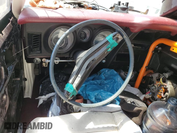 1972 Ford Mustang z VIN 2F03F225250, wystawiony jako Copart lot #56680804 z przebiegiem Nie podano mil oraz Szkody całkowita. Historia ofert i sprzedaży dostępna na DreamBid. Obrazek 9.