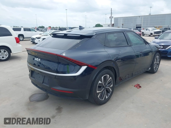 2024 Kia EV6 Light z VIN KNDC34LB7R5616772, wystawiony jako IAAI lot #42133260 z przebiegiem 10 415 mil mil oraz . Historia ofert i sprzedaży dostępna na DreamBid. Obrazek 4.
