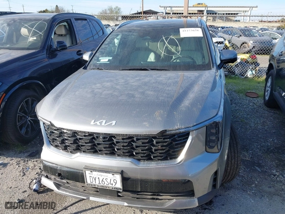 2025 Kia Sorento Hybrid SX Prestige with VIN KNDRKDJG5S5323454, listed as a IAAI auction lot 41273656 with 101 mi miles. Bid and sale history available at carsss.com. Image 12.