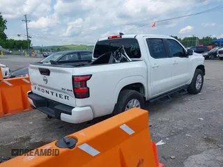 2024 Nissan Frontier SV z VIN 1N6ED1EK9RN633202, wystawiony jako IAAI lot #42227535 z przebiegiem 26 224 mil mil oraz . Historia ofert i sprzedaży dostępna na DreamBid. Obrazek 4.