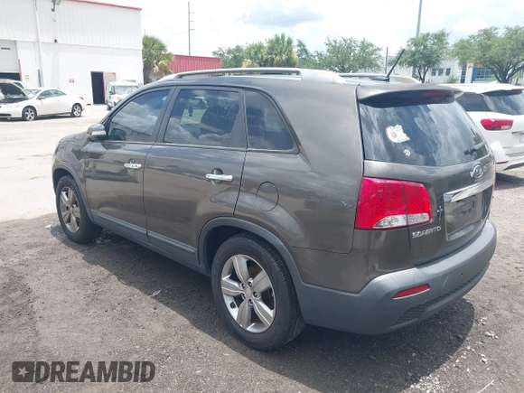 2013 Kia Sorento EX with VIN 5XYKU3A69DG318488, listed as a IAAI auction lot 42618875 with 221,080 mi miles and . Bid and sale history available at DreamBid. Image 3.