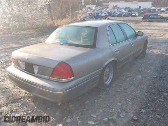 2002 Ford Crown Victoria LX z VIN 2FAFP74W32X159473, wystawiony jako IAAI lot #41759610 z przebiegiem 86 523 mil mil oraz . Historia ofert i sprzedaży dostępna na DreamBid. Obrazek 4.
