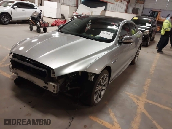 2015 Jaguar XJ with VIN SAJWA1CZ8F8V83873, listed as a IAAI auction lot 41271111 with 94,830 mi miles. Bid and sale history available at carsss.com. Image 18.