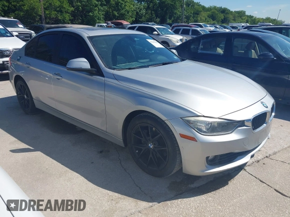 2012 BMW 3 Series 328i z VIN WBA3A5C54CF343424, wystawiony jako IAAI lot #42249402 z przebiegiem 90 120 mil mil oraz . Historia ofert i sprzedaży dostępna na DreamBid. Obrazek 1.