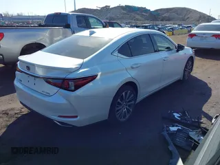 2020 Lexus ES with VIN 58ADZ1B14LU060691, listed as a IAAI auction lot 41633019 with 28,176 mi miles. Bid and sale history available at carsss.com. Image 4.
