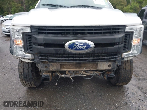 2018 Ford Super Duty F-250 SRW XL with VIN 1FT7W2BTXJEB84089, listed as a IAAI auction lot 40456238 with 180,297 mi miles. Bid and sale history available at carsss.com. Image 6.
