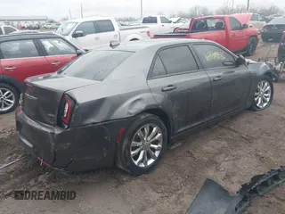 2015 Chrysler 300 S z VIN 2C3CCAGGXFH793040, wystawiony jako IAAI lot #41838875 z przebiegiem 154 813 mil mil oraz . Historia ofert i sprzedaży dostępna na DreamBid. Obrazek 4.
