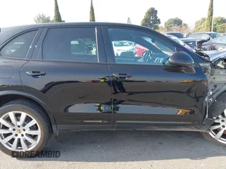 2017 Porsche Cayenne with VIN WP1AA2A29HKA86226, listed as a IAAI auction lot 40999976 with 55,883 mi miles. Bid and sale history available at carsss.com. Image 13.