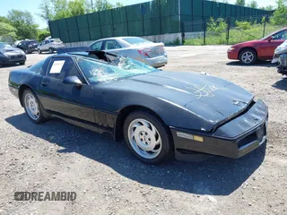 1984 Chevrolet Corvette z VIN 1G1AY0782E5115680, wystawiony jako IAAI lot #42293123 z przebiegiem 105 134 mil mil oraz . Historia ofert i sprzedaży dostępna na DreamBid. Obrazek 1.