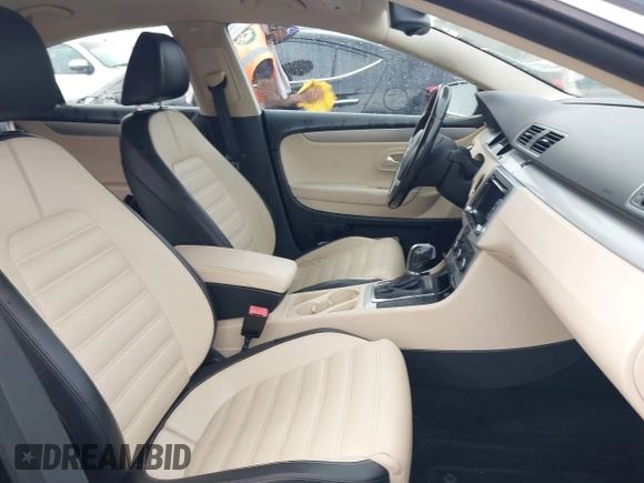 2012 Volkswagen CC R-Line z VIN WVWMP7AN5CE501909, wystawiony jako IAAI lot #39791104 z przebiegiem 217 399 mil mil oraz . Historia ofert i sprzedaży dostępna na DreamBid. Obrazek 5.