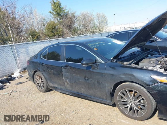 2021 Toyota Camry SE Nightshade with VIN 4T1G11AK1MU579561, listed as a IAAI auction lot 41674956 with 114,648 mi miles. Bid and sale history available at carsss.com. Image 6.