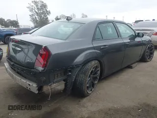 2019 Chrysler 300 S z VIN 2C3CCABGXKH708182, wystawiony jako IAAI lot #41885720 z przebiegiem 88 871 mil mil oraz . Historia ofert i sprzedaży dostępna na DreamBid. Obrazek 4.