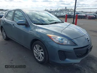 2013 Mazda 3 i Touring z VIN JM1BL1LP4D1806776, wystawiony jako IAAI lot #41702552 z przebiegiem 116 957 mil mil oraz . Historia ofert i sprzedaży dostępna na DreamBid. Obrazek 1.