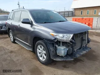 2013 Toyota Highlander with VIN 5TDZK3EH3DS142136, listed as a IAAI auction lot 41801734 with 158,735 mi miles. Bid and sale history available at carsss.com. Image 1.