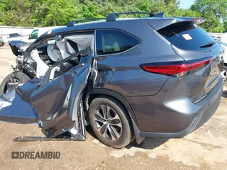 2023 Toyota Highlander L z VIN 5TDKDRAH2PS045857, wystawiony jako IAAI lot #41988866 z przebiegiem Nie podano mil oraz . Historia ofert i sprzedaży dostępna na DreamBid. Obrazek 3.