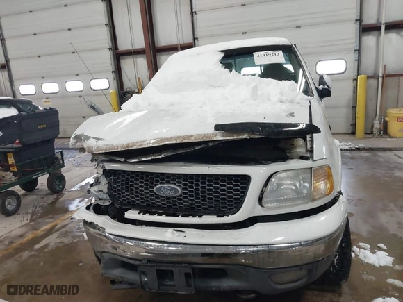 2001 Ford F-150 SuperCrew XLT with VIN 1FTRW08L41KF19093, listed as a IAAI auction lot 41419212 with 157,696 mi miles. Bid and sale history available at carsss.com. Image 12.