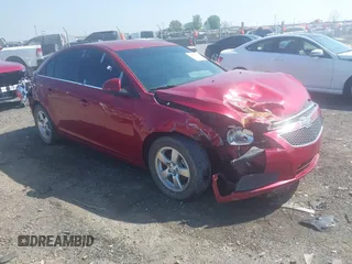2014 Chevrolet Cruze 1LT z VIN 1G1PC5SB5E7127660, wystawiony jako IAAI lot #41955448 z przebiegiem 163 148 mil mil oraz . Historia ofert i sprzedaży dostępna na DreamBid. Obrazek 1.