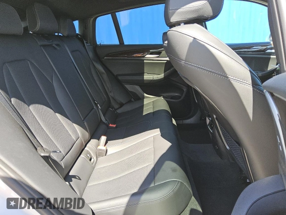 2024 BMW X4 xDrive30i z VIN 5UX33DT09R9W70709, wystawiony jako Copart lot #56997035 z przebiegiem 21 308 mil mil oraz Tytuł czysty. Historia ofert i sprzedaży dostępna na DreamBid. Obrazek 10.
