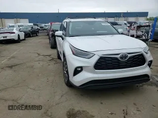 2023 Toyota Highlander L with VIN 5TDKDRAH4PS049246, listed as a Copart auction lot 57025305 with 9,848 mi miles and Salvage title. Bid and sale history available at DreamBid. Image 14.