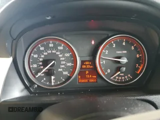 2013 BMW X1 28i z VIN WBAVM1C50DVW43672, wystawiony jako Copart lot #60318395 z przebiegiem 59 636 mil mil oraz Szkoda całkowita • Salvage title. Historia ofert i sprzedaży dostępna na DreamBid. Obrazek 9.