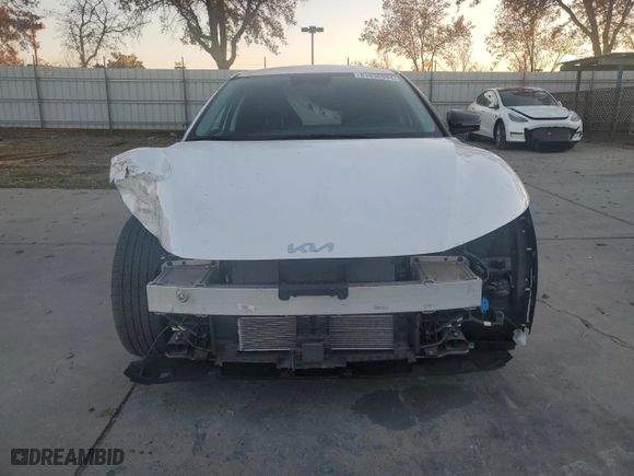 2023 Kia EV6 Light with VIN KNDC34LB7P5608698, listed as a Copart auction lot 81836084 with 13,736 mi miles and Salvage Title. Bid and sale history available at carsss.com. Image 5.