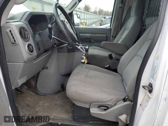 2010 Ford Econoline Cargo Commercial z VIN 1FTNE2EW6ADA01583, wystawiony jako Copart lot #85033044 z przebiegiem 98 464 mil mil oraz Czysty tytuł • Clean title. Historia ofert i sprzedaży dostępna na DreamBid. Obrazek 7.