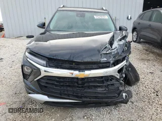 2025 Chevrolet TrailBlazer LT with VIN KL79MPSL7SB061636, listed as a Copart auction lot 50402925 with 13,957 mi miles and Salvage Title. Bid and sale history available at DreamBid. Image 5.