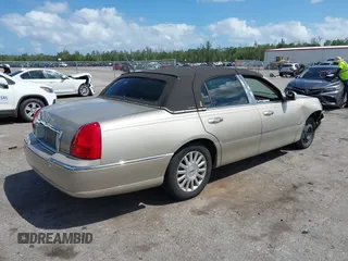 2004 Lincoln Town Car Signature z VIN 1LNHM81W24Y657023, wystawiony jako IAAI lot #41968973 z przebiegiem 112 308 mil mil oraz . Historia ofert i sprzedaży dostępna na DreamBid. Obrazek 4.